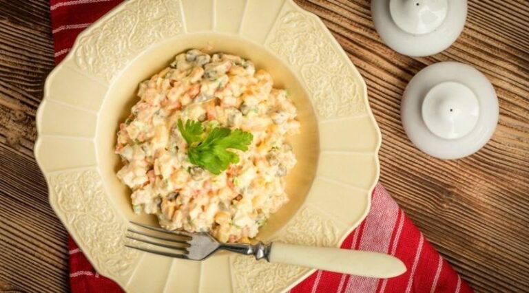 Czy mrożenie sałaty to najlepszy pomysł? Odkryj, dlaczego lepiej tego unikać!