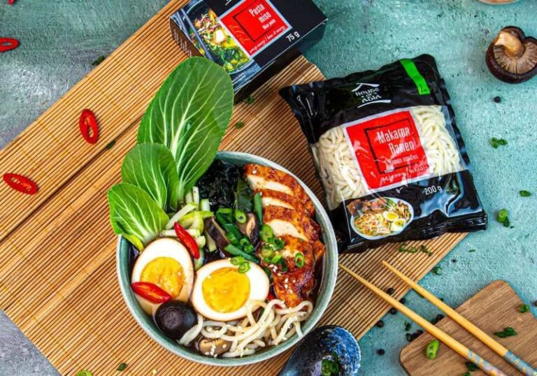 Jakie kalorie kryje ramen z kurczakiem? Porównanie wartości odżywczych z innymi daniami