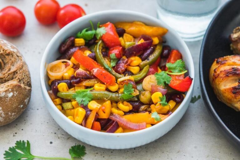 Odkryj smak warzyw po meksykańsku z kukurydzą i fasolą w pikantnym sosie