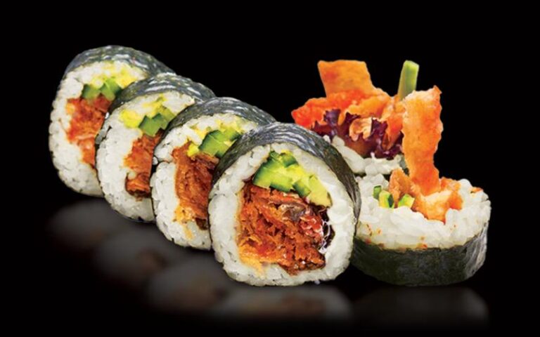 Odkryj tajniki futomaki z pieczonym łososiem – japońskie przepisy, które zachwycą każde podniebienie