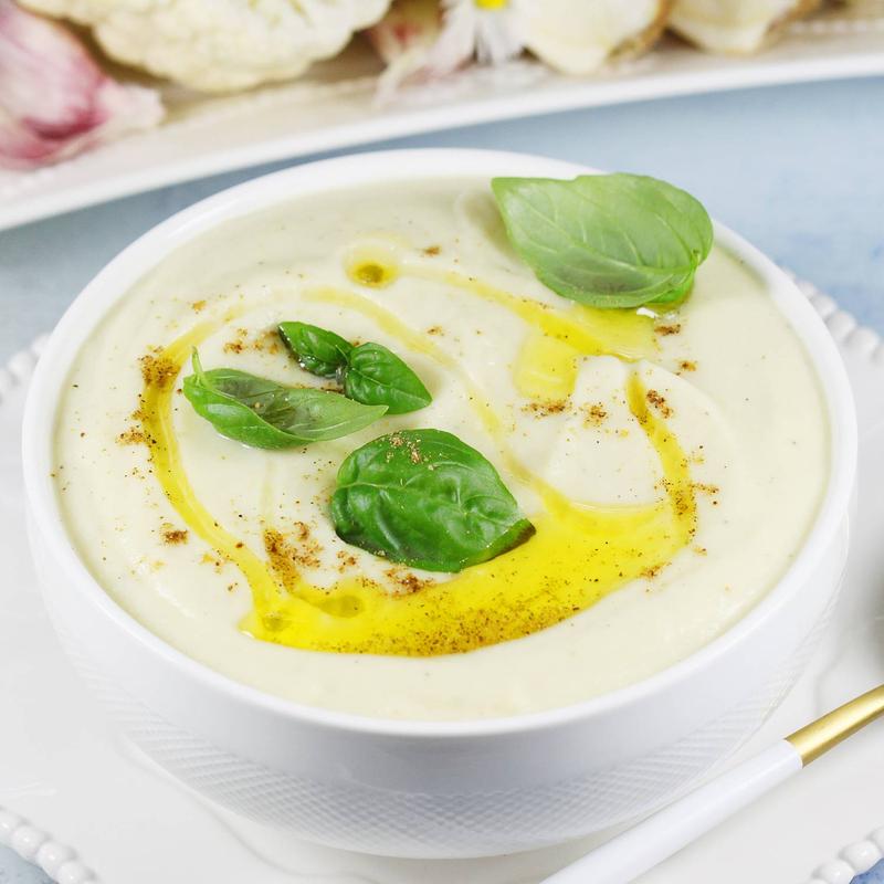 Rozkosz dla podniebienia: zupa krem z białych warzyw z selera, pora, ziemniaków i cebuli