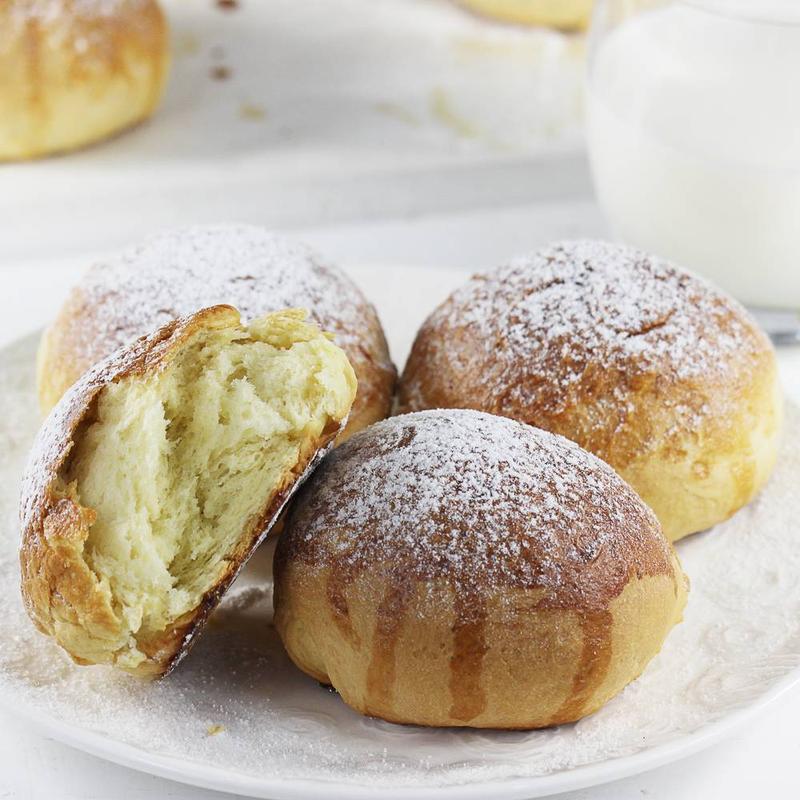 Rozkoszuj się bułeczkami drożdżowymi z nutellą, orzechami laskowymi i pyszną kruszonką