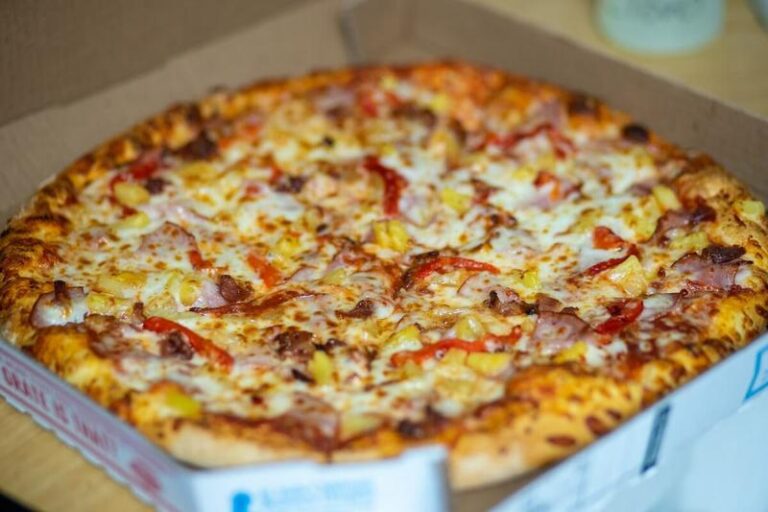 Szybka pizza w mikrofali – idealny przepis na smaczny posiłek w kilka minut