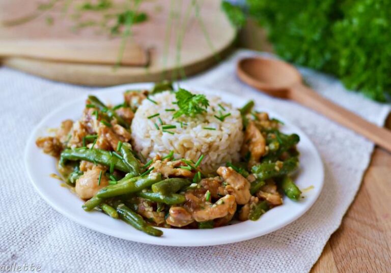 Wyjątkowy kurczak z fasolką szparagową i makaronem – proste i pyszne danie na każdą okazję