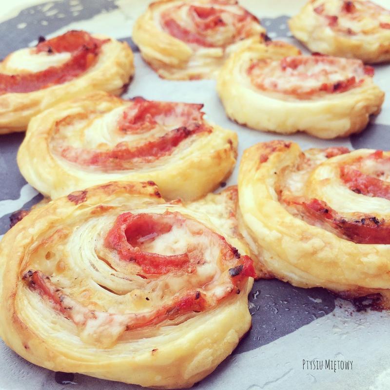 Ciasto francuskie z salami