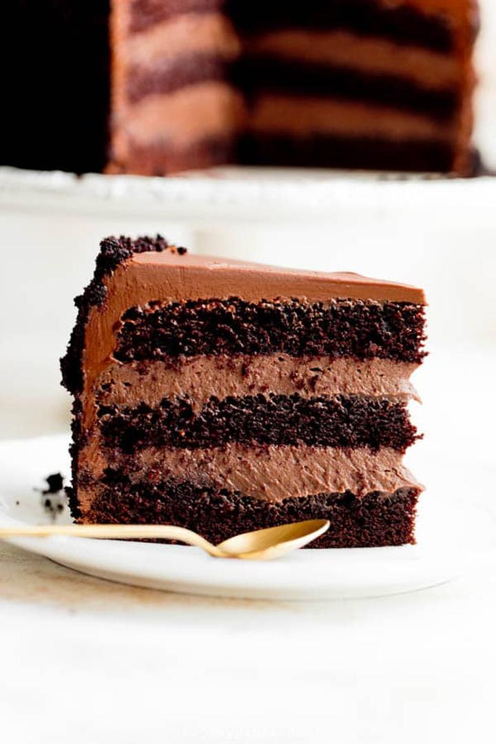 Tort czekoladowy z musem malinowym