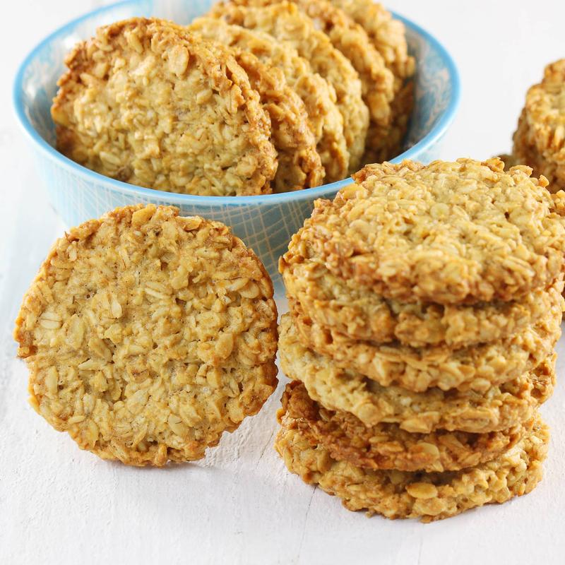 Pyszne ciasteczka owsiane z czekoladą, orzechami, rodzynkami i nutą cynamonu