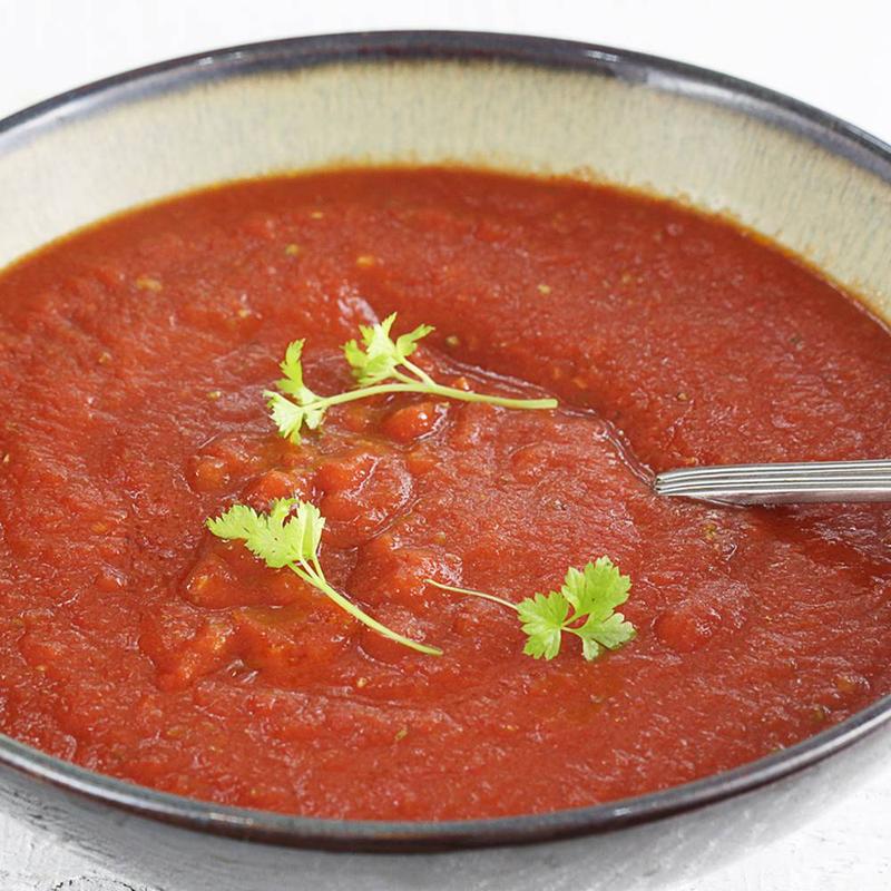 Wykwintny sos do pizzy z cukinii, pomidorów i świeżych ziół, który zachwyci każdego fana włoskiej kuchni