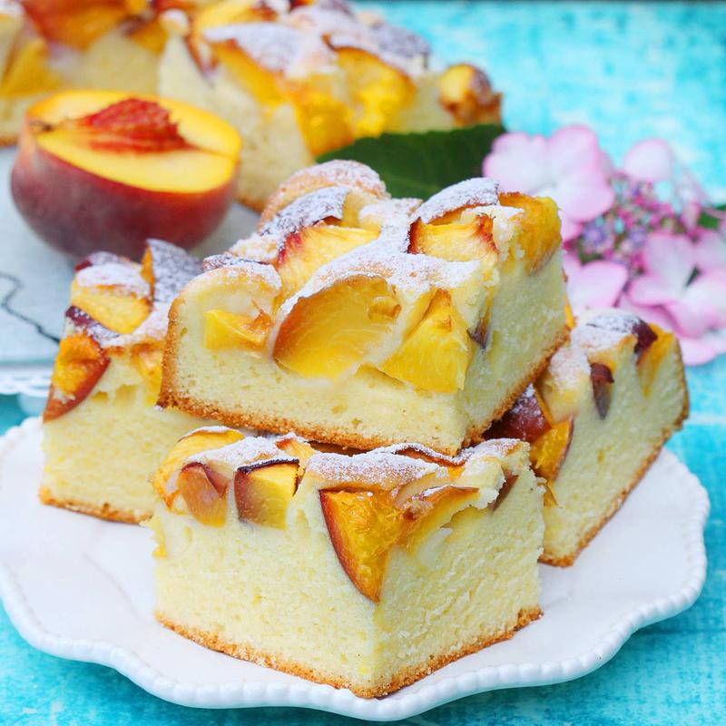 Zachwycające ciasto z brzoskwiniami z puszki – pyszny przepis, który oczaruje każdego