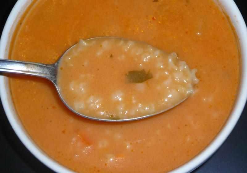 Idealna ilość ryżu do zupy: jak przygotować danie na 2 i 3 litry?