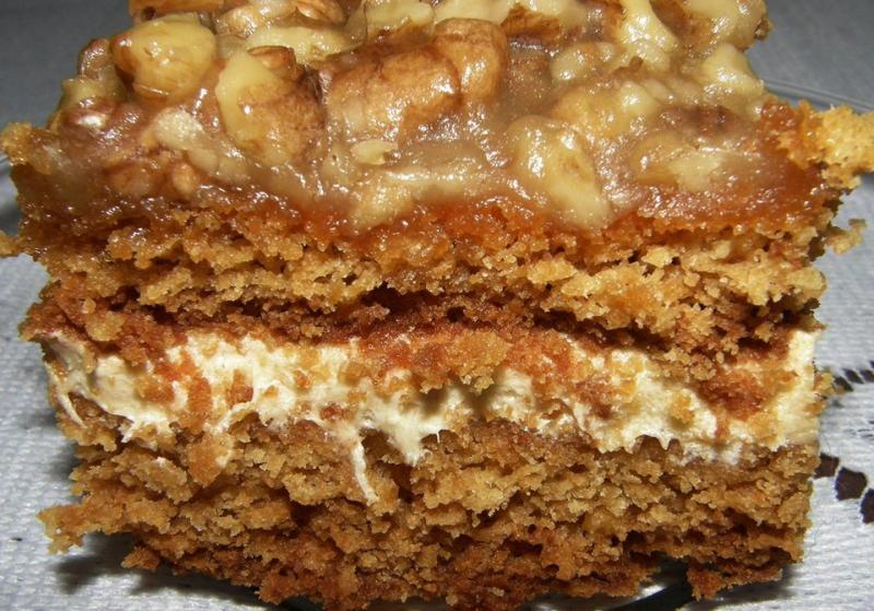 Pyszne ciasto z orzechami, miodem, powidłami śliwkowymi i czekoladą, które zachwyci każdego