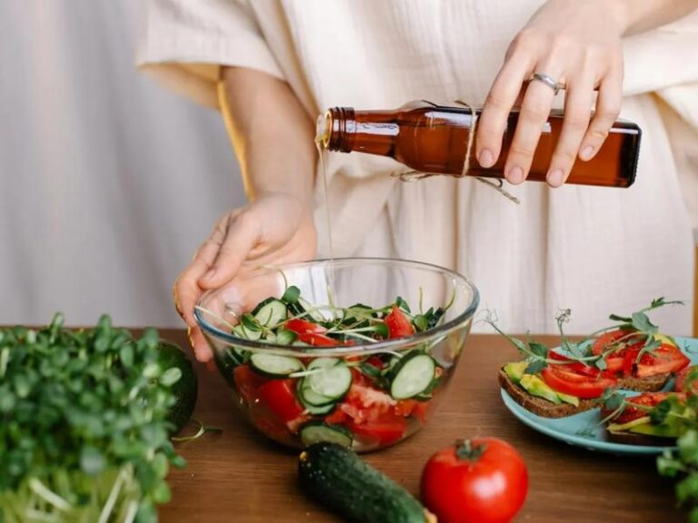 Zaskakujące i zachwycające alternatywy dla oliwy do sałatki, które musisz spróbować