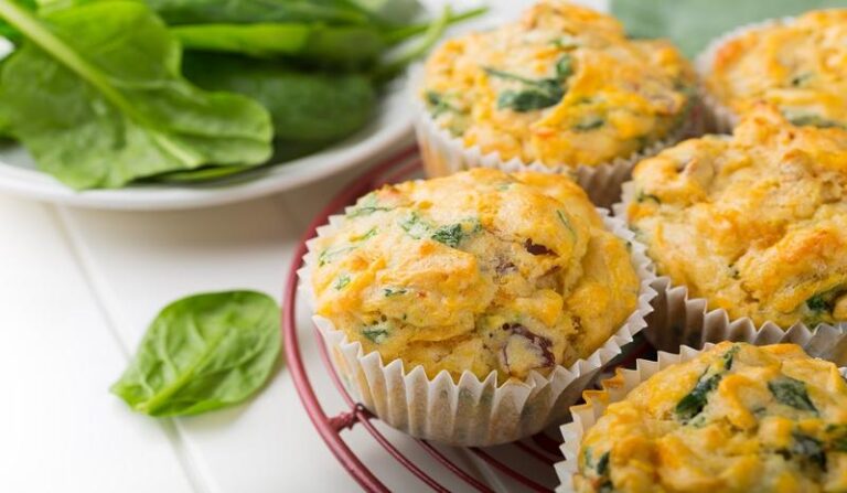 Muffinki na słono z szynką i serem – odkryj pyszne przepisy na wyjątkowe przekąski