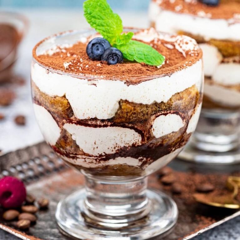 Pyszne Tiramisu w Szklankach – Prosty Przepis na Deser w Nowoczesnym Wydaniu