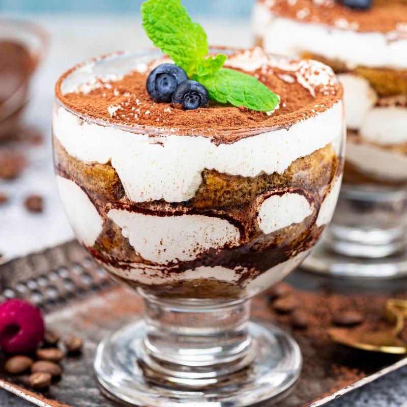 Pyszne Tiramisu w Szklankach – Prosty Przepis na Deser w Nowoczesnym Wydaniu