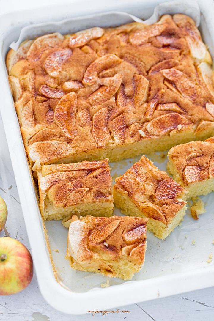 Ciasto z jabłkami i śmietaną