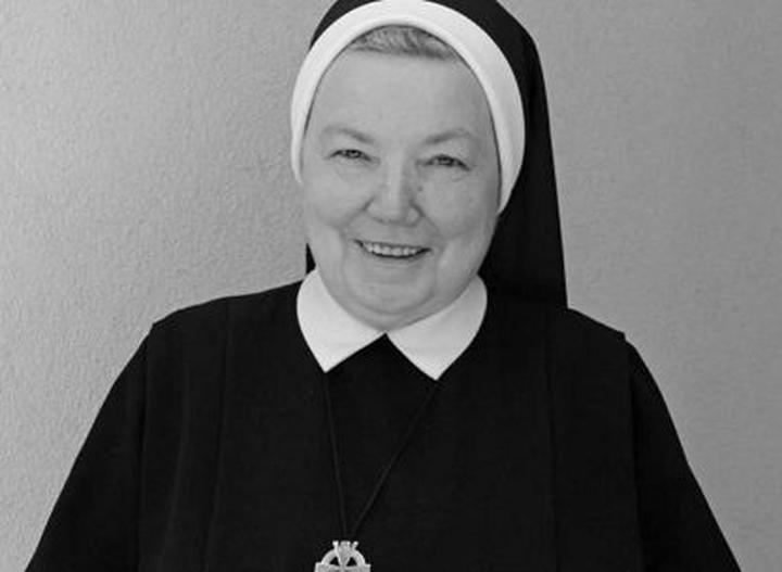 Odkryj smak Ciasta Pijaka według siostry Anastazji - przepis na niepowtarzalny deser