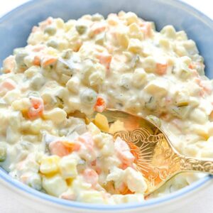 Pyszna sałatka warzywna: prosty przepis na zdrową i kolorową przekąskę