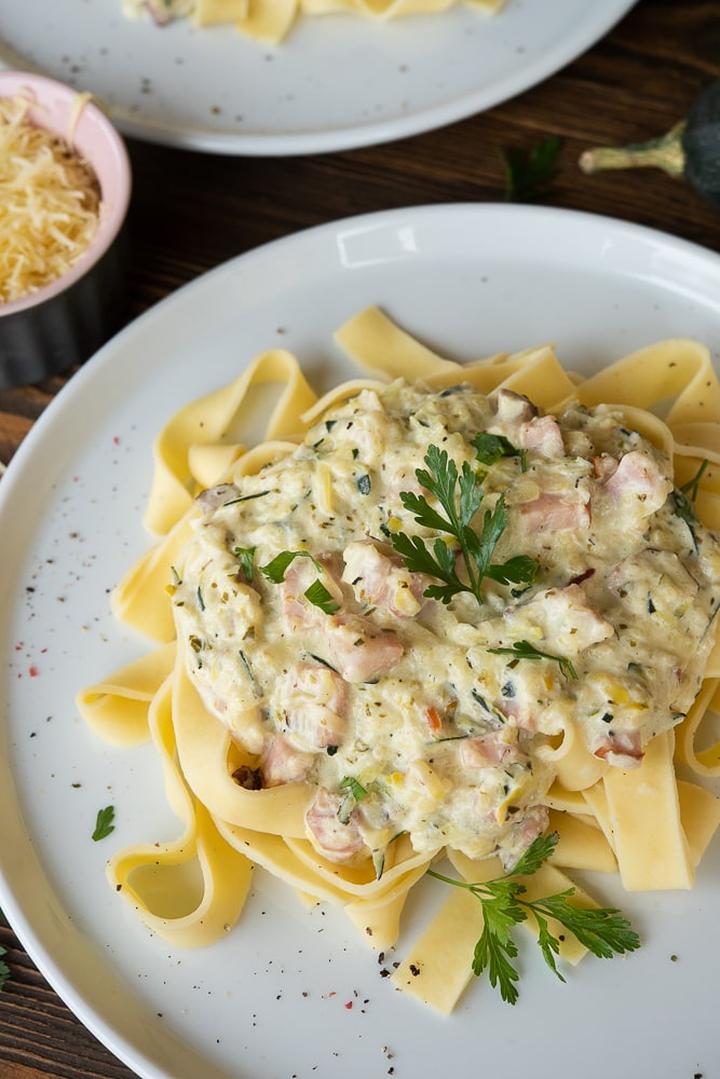 Makaron z cukinią i fetą