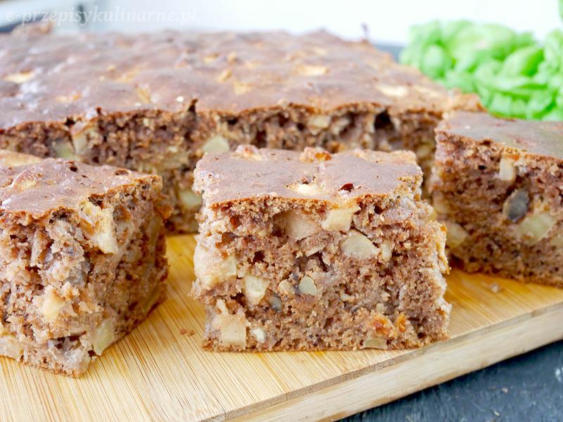 Wilgotne ciasto z jabłkami