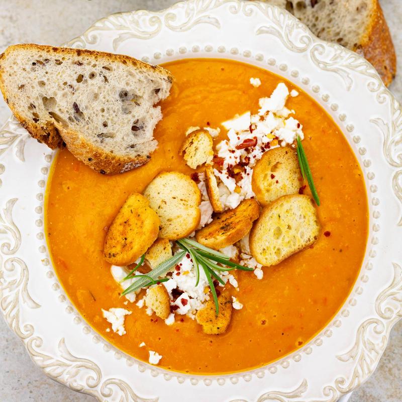 Zupa dyniowa z soczewicą i mleczkiem kokosowym