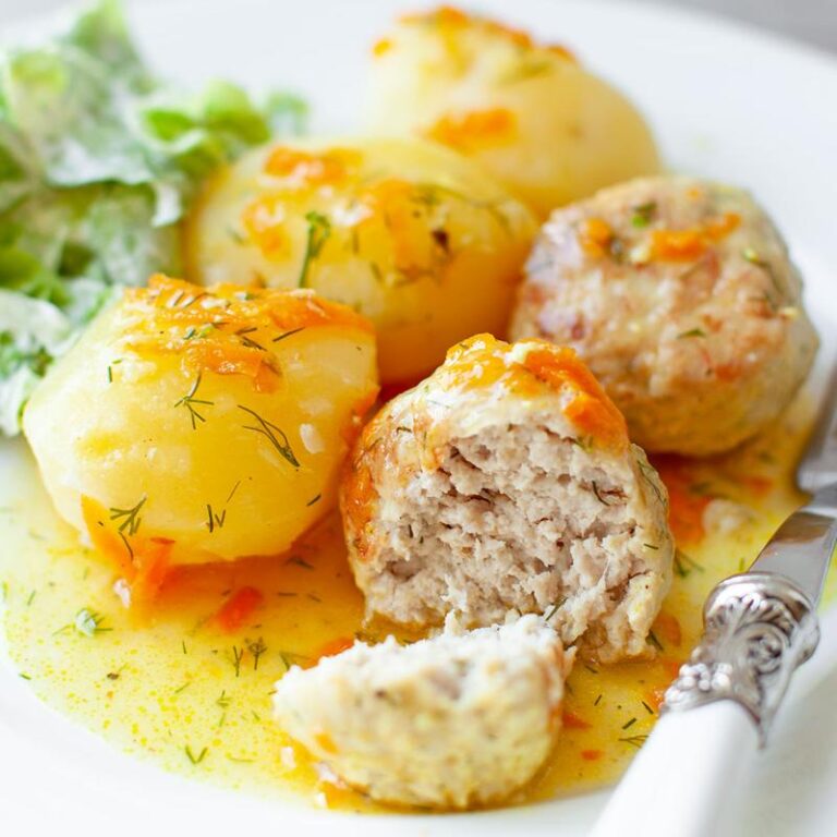 Kulinarna przyjemność: Pulpety z indyka w aromatycznym sosie pomidorowym z ziołami