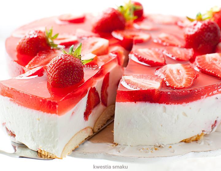 Sernik na zimno z torebki – prosty przepis na pyszny i gotowy deser