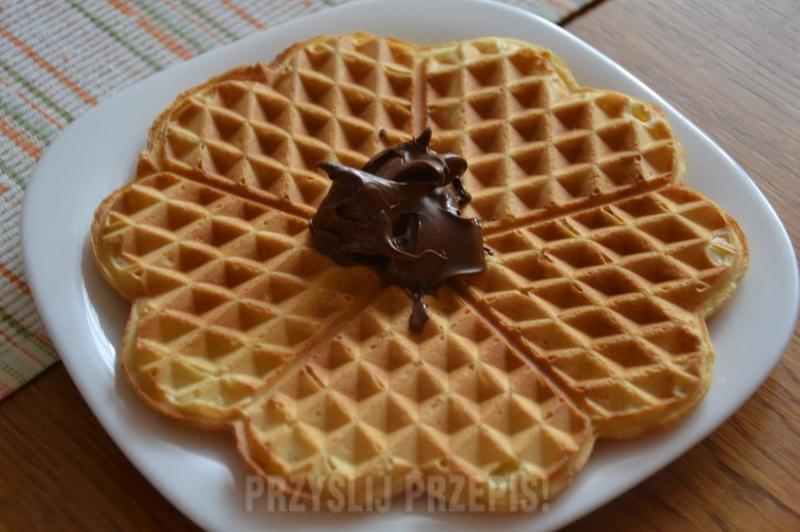 Słodka rozkosz: przepis na ciasto na gofry serduszka i sprawdzony sposób na ich przygotowanie