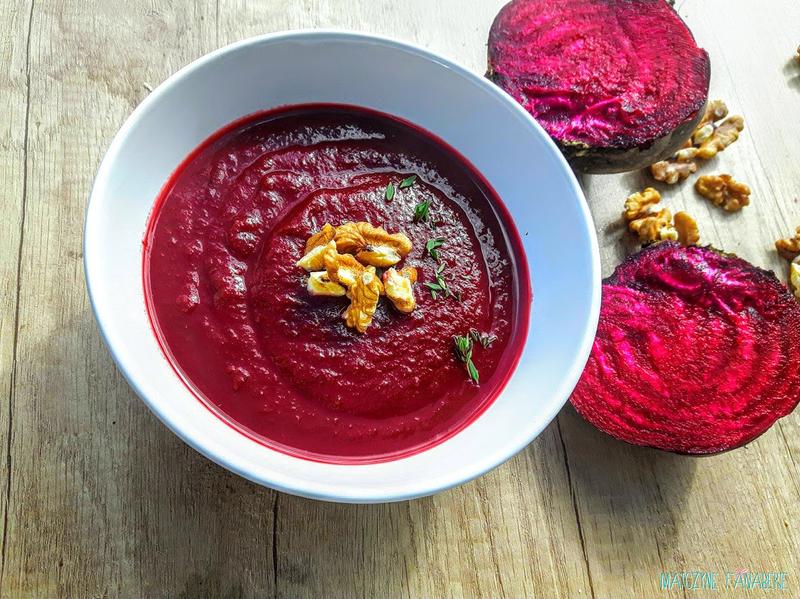 Zupa z buraka z jabłkiem i serem kozim