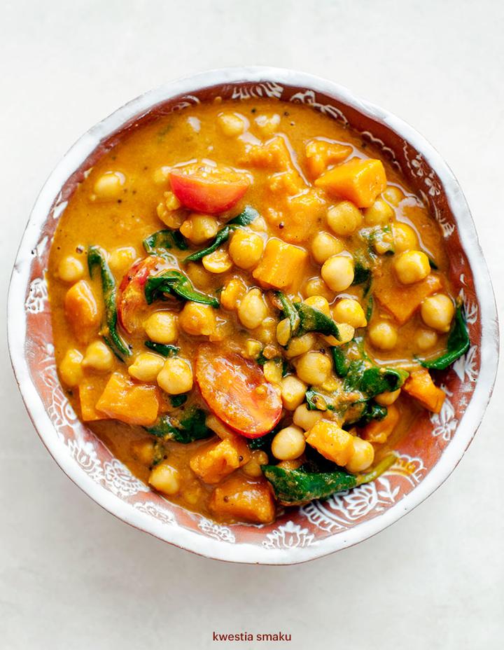 Curry z ciecierzycą i szpinakiem