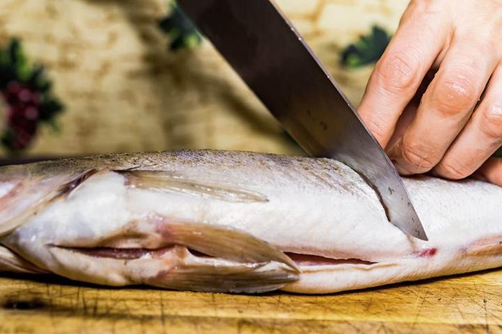 Sekrety mrożenia karpia: jak zachować świeżość i smak na dłużej