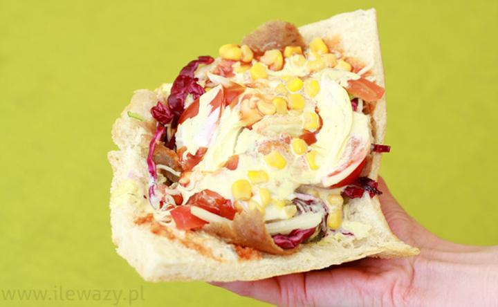 Ile kalorii ma kebab w bułce? Odkryj wpływ na zdrowie i Twoją dietę